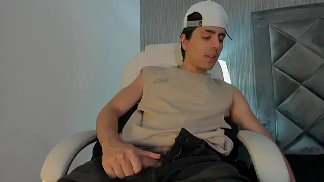 dylan cross  online show from November 13, 2025, 11:31 am