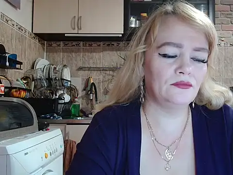 Snapshot of Sweet-blonde chatting on October 17, 2025, 11:35 am Sweet-blonde online show from October 17, 2025, 11:35 am