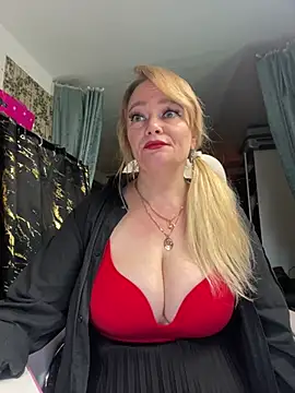 Sweet-blonde online show from June 4, 2026, 10:27 pm