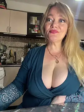 Sweet-blonde online show from June 6, 2026, 11:31 pm