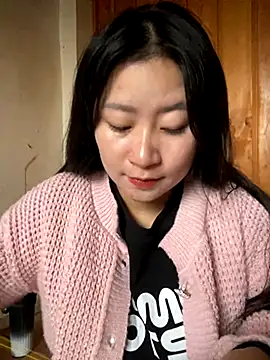 violet-00 online show from November 3, 2025, 12:35 am