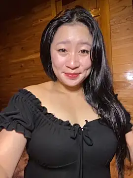 violet-00 online show from November 7, 2025, 1:00 pm