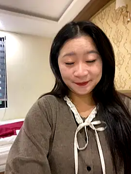 violet-00 online show from November 18, 2025, 1:11 am