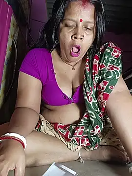 Snapshot of reya743 chatting on November 7, 2025, 10:43 pm reya743 online show from November 7, 2025, 10:43 pm