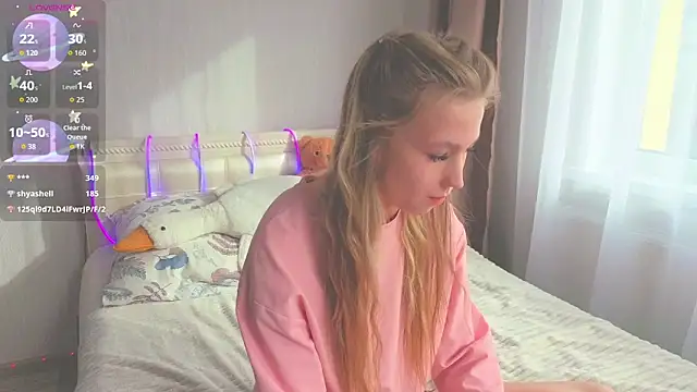 Snapshot of BarelyBliss chatting on October 10, 2025, 8:46 am BarelyBliss online show from October 10, 2025, 8:46 am