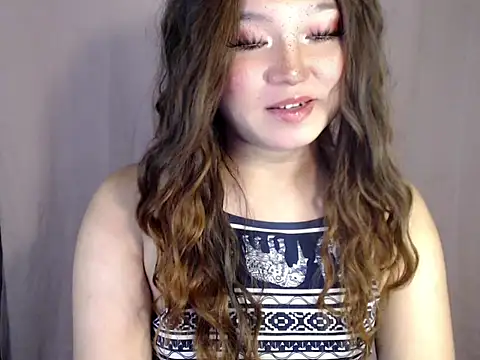 Eyes-on-me online show from November 25, 2025, 5:46 pm