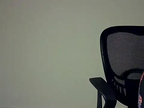 Aaliya02 online show from November 12, 2025, 9:32 am