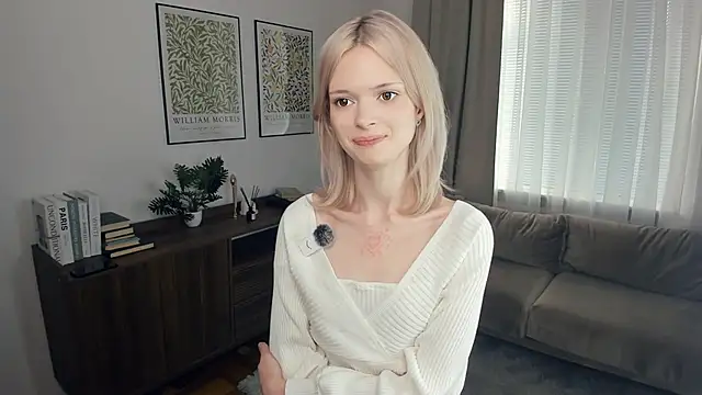 Snapshot of LaureMestler chatting on September 30, 2025, 9:03 am LaureMestler online show from September 30, 2025, 9:03 am