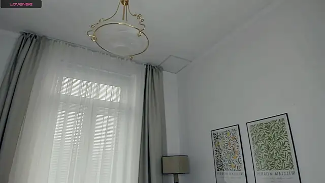 Snapshot of LaureMestler chatting on October 24, 2025, 7:49 am LaureMestler online show from October 24, 2025, 7:49 am