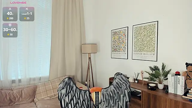 Snapshot of LaureMestler chatting on November 11, 2025, 9:31 am LaureMestler online show from November 11, 2025, 9:31 am