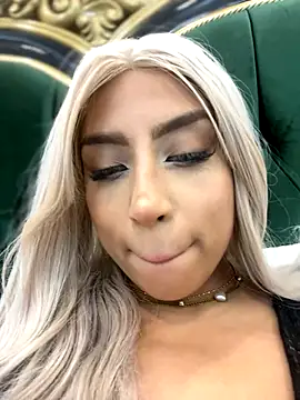 CourtneyRoses online show from October 9, 2025, 4:32 am