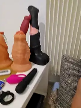 Snapshot of Chrisou73 chatting on February 15, 2026, 4:36 pm Chrisou73 online show from February 15, 2026, 4:36 pm