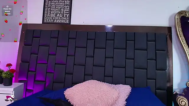 Krystal Heartss online show from November 10, 2025, 3:11 pm