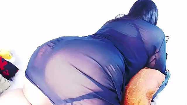 vivianepierss online show from December 18, 2025, 7:14 am