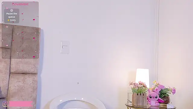 LunaOcampo  online show from December 3, 2025, 8:07 pm