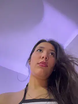 IsabellaJoness  online show from April 2, 2026, 8:28 pm