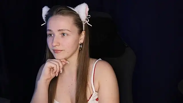 Keily8 online show from October 22, 2025, 7:57 pm