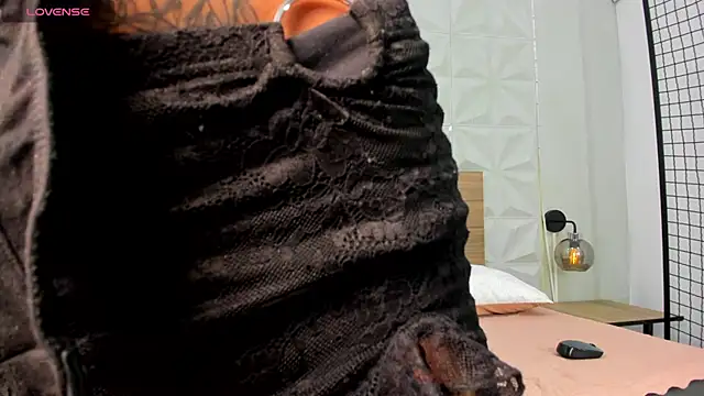 ValeryTrans  online show from November 8, 2025, 1:33 pm