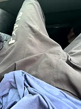 Snapshot of henrique61 chatting on September 24, 2025, 11:24 am henrique61 online show from September 24, 2025, 11:24 am