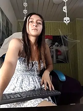 lala clark online show from November 16, 2025, 11:49 am