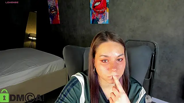 Al1ice Moures online show from October 28, 2025, 1:09 am