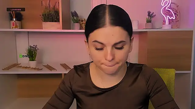 nicole muah online show from December 1, 2025, 7:57 am