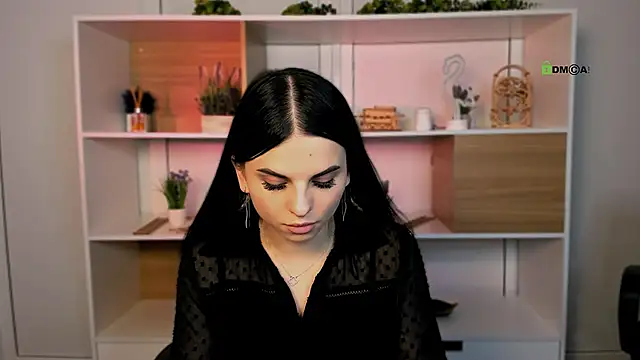 nicole muah online show from December 3, 2025, 5:22 pm