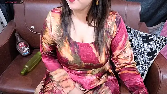 Sanvi-Queen online show from December 1, 2025, 9:14 am