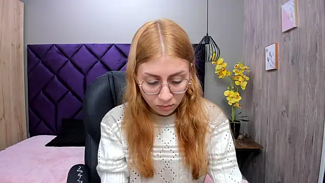 ChloeCampbell03 online show from October 14, 2025, 12:28 pm