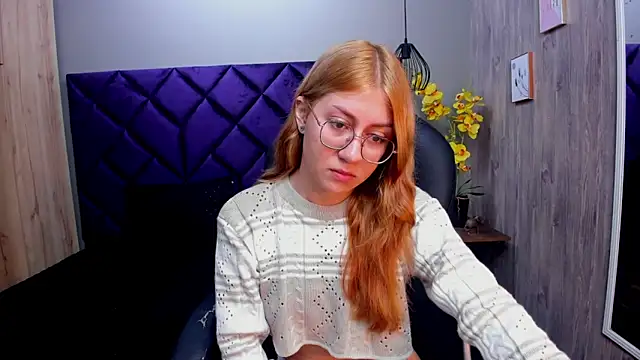 ChloeCampbell03 online show from October 21, 2025, 12:50 pm