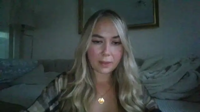 Snapshot of BarbieDolly_x chatting on September 23, 2025, 5:49 pm BarbieDolly x online show from September 23, 2025, 5:49 pm