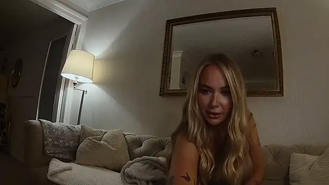 Snapshot of BarbieDolly_x chatting on September 28, 2025, 12:38 am BarbieDolly x online show from September 28, 2025, 12:38 am