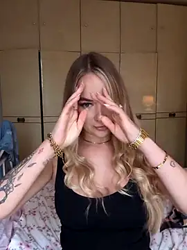 Snapshot of BarbieDolly_x chatting on October 3, 2025, 2:03 pm BarbieDolly x online show from October 3, 2025, 2:03 pm