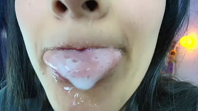 Hinata 21  online show from April 6, 2026, 9:16 pm