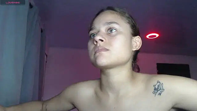 LittleCheerry69 online show from November 6, 2025, 6:31 pm