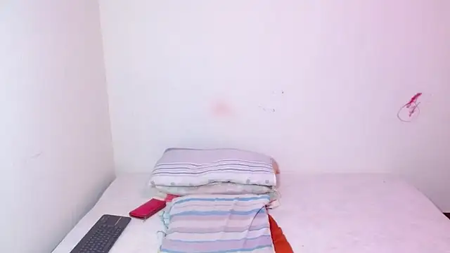 lorenacapelli online show from November 21, 2025, 8:07 pm