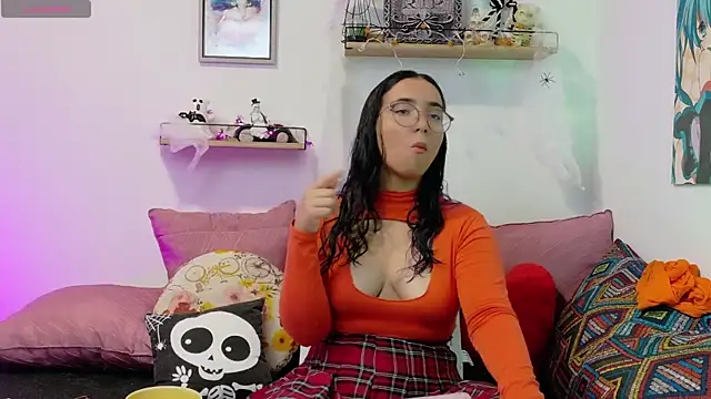 LucyDerby online show from October 22, 2025, 11:15 pm