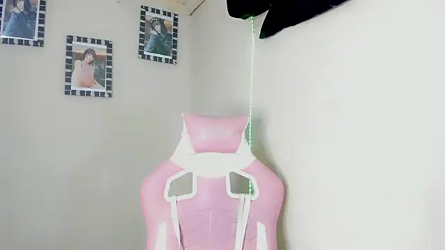 Snapshot of Sophia_Velarie chatting on October 1, 2025, 9:54 pm Sophia Velarie online show from October 1, 2025, 9:54 pm