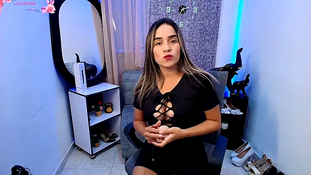 Sally Ricci online show from November 18, 2025, 1:00 am