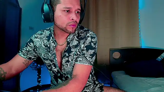 LucasGaeel online show from November 6, 2025, 11:15 pm