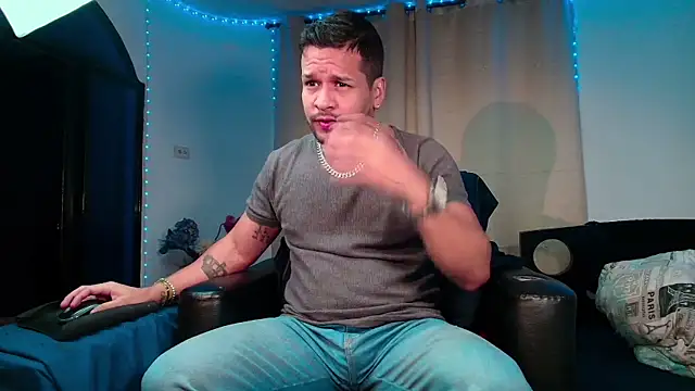 LucasGaeel online show from February 15, 2026, 12:25 pm