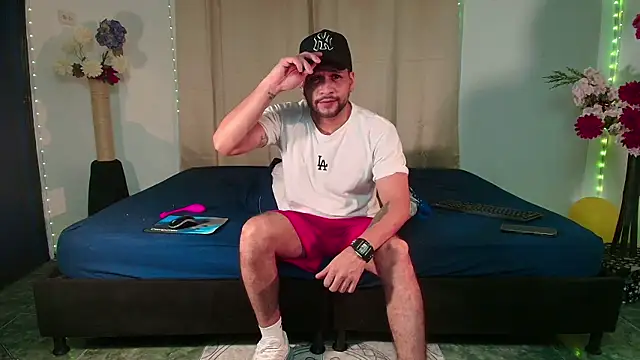 LucasGaeel online show from April 10, 2026, 12:49 am