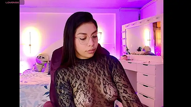 kloe28 online show from November 6, 2025, 3:51 am