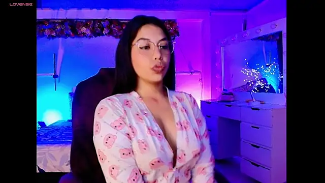 kloe28 online show from November 20, 2025, 3:50 am