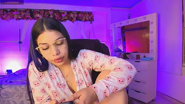 kloe28 online show from December 23, 2025, 10:02 am