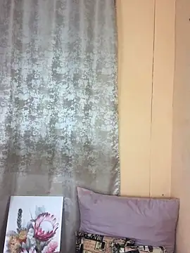 Caramel102004 online show from October 14, 2025, 8:20 pm