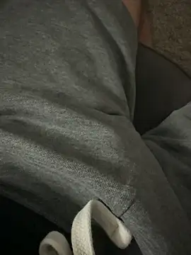 yeti1 online show from October 4, 2025, 3:04 am