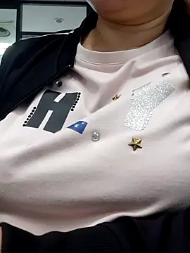 Kimkhaepretty online show from November 7, 2025, 3:17 am