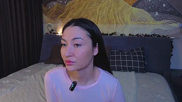 MilaYumi online show from December 21, 2025, 5:58 am