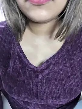 Miss Rose   online show from November 3, 2025, 6:20 pm